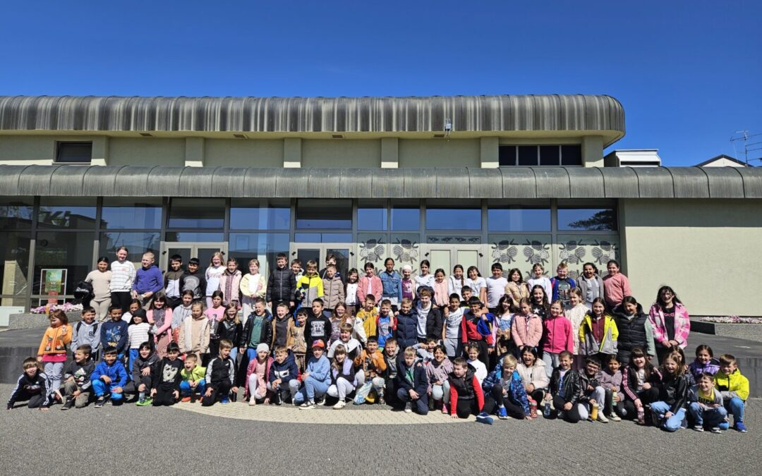 Učenici razredne nastave u kinu