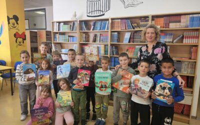 Posjet prvašića školskoj knjižnici